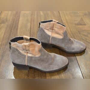 Steve Madden Midnite Two-Tone Suede Heeled Cowboy Booties Sz 6 M Taupe/Tan